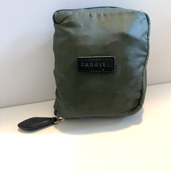 Paravel Fold-Up Backpack Green Nylon Lightweight Packable Adjustable Straps - Picture 4 of 12